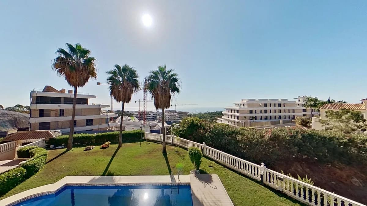 5 Bedroom Detached Villa for Sale in Selwo, Málaga - Image 6