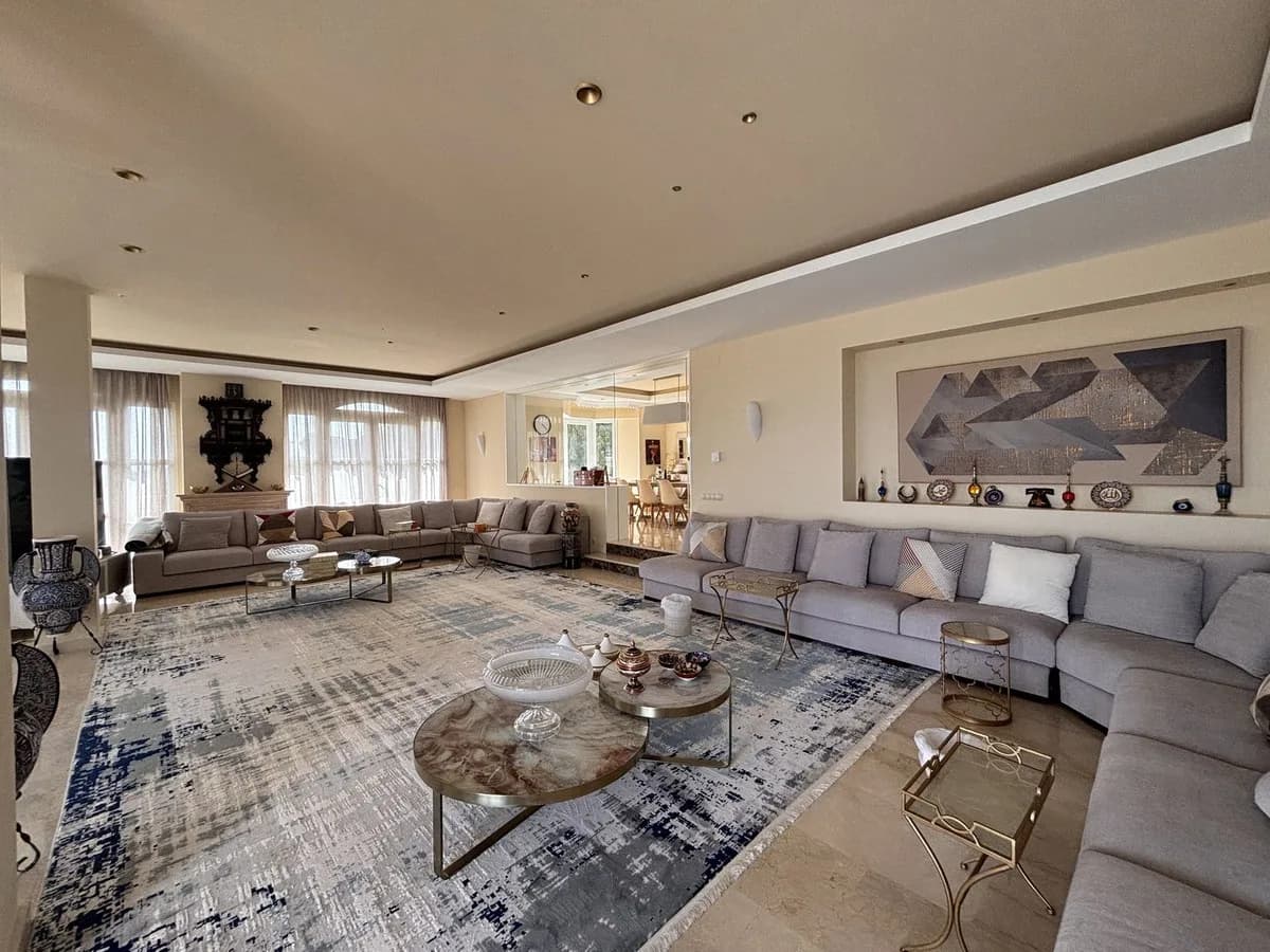 5 Bedroom Detached Villa for Sale in Selwo, Málaga - Image 9