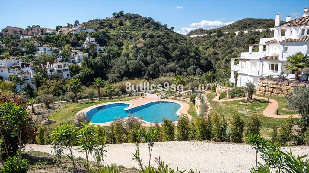 2 Bedroom Middle Floor Apartment for Sale in Aloha, Málaga