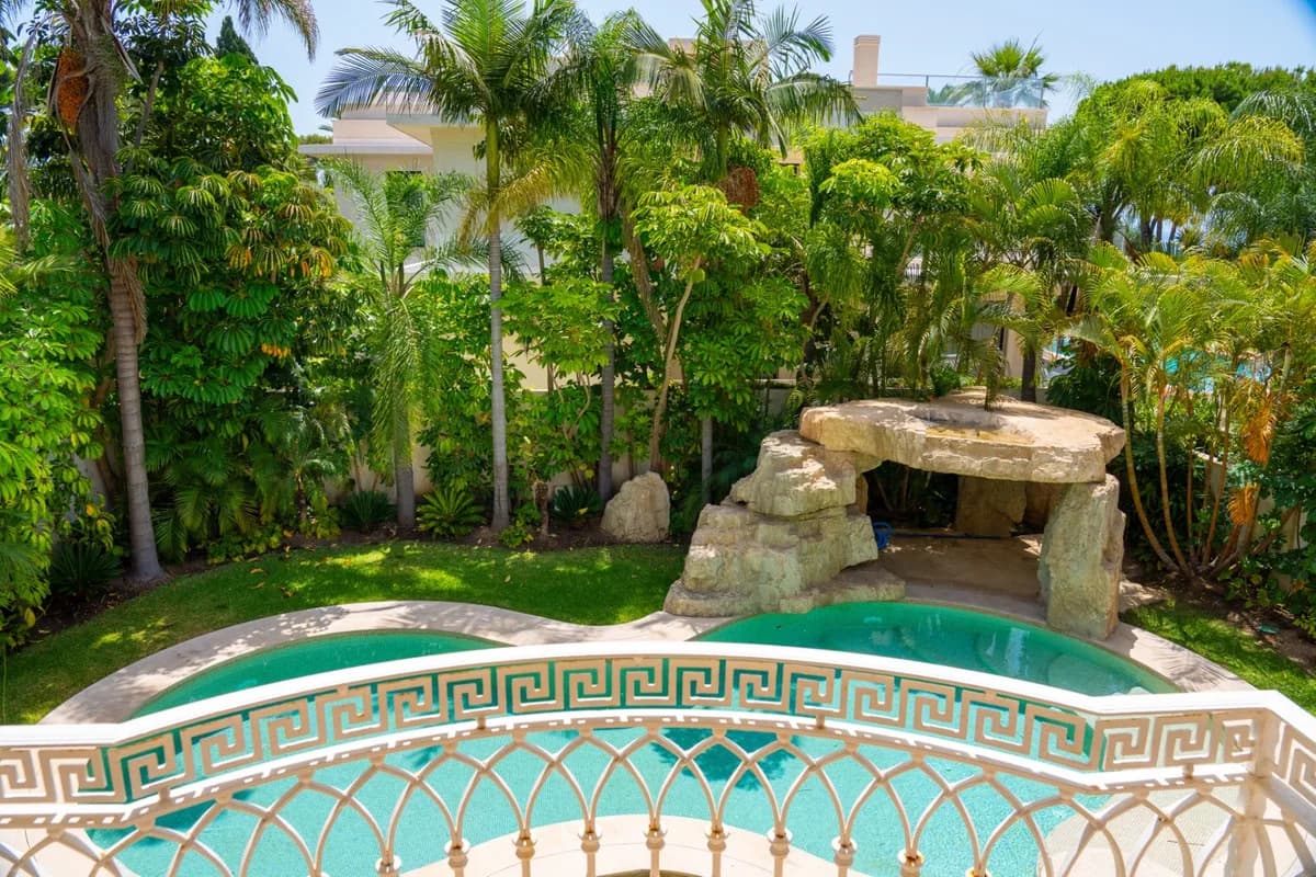4 Bedroom Detached Villa for Sale in Marbella, Málaga - Image 2
