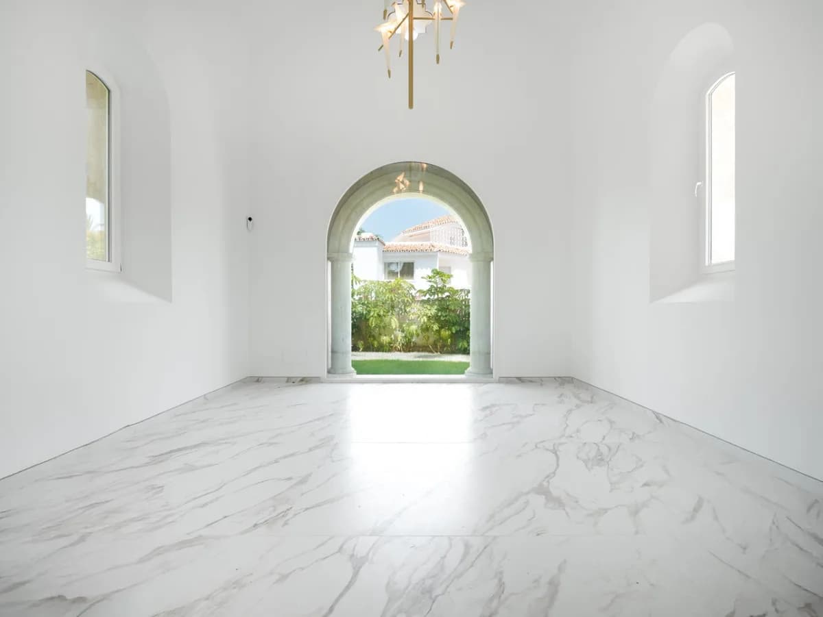 4 Bedroom Detached Villa for Sale in Marbella, Málaga - Image 3