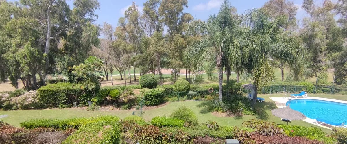 2 Bedroom Middle Floor Apartment for Sale in Atalaya, Málaga - Image 2