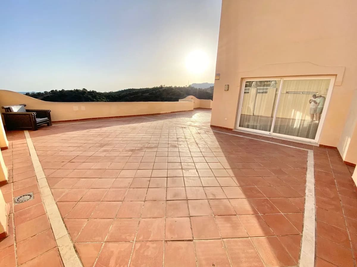 3 Bedroom Penthouse Duplex for Sale in Elviria, Málaga - Image 4