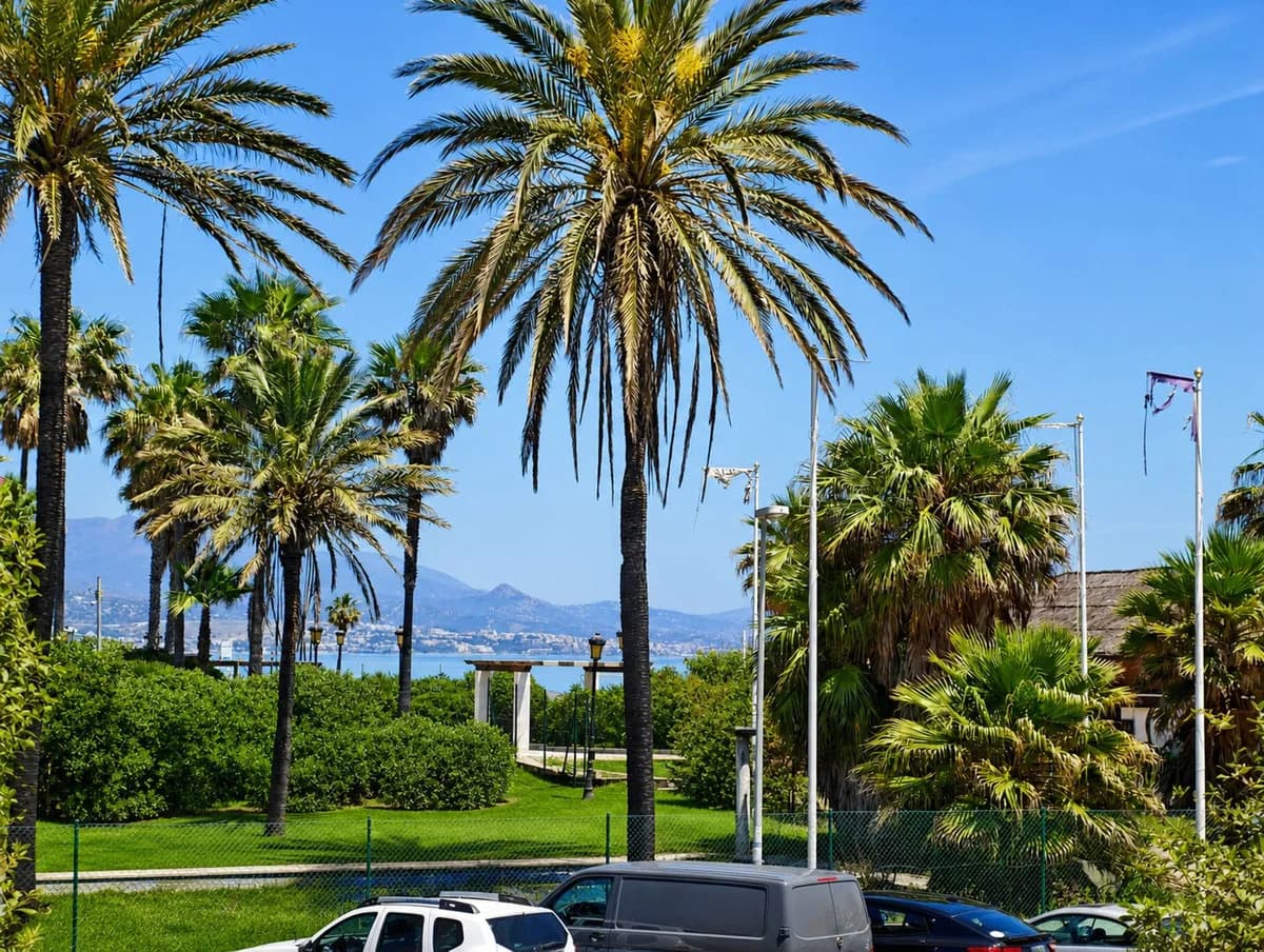 Middle Floor Studio for Sale in La Duquesa, Málaga - Image 5
