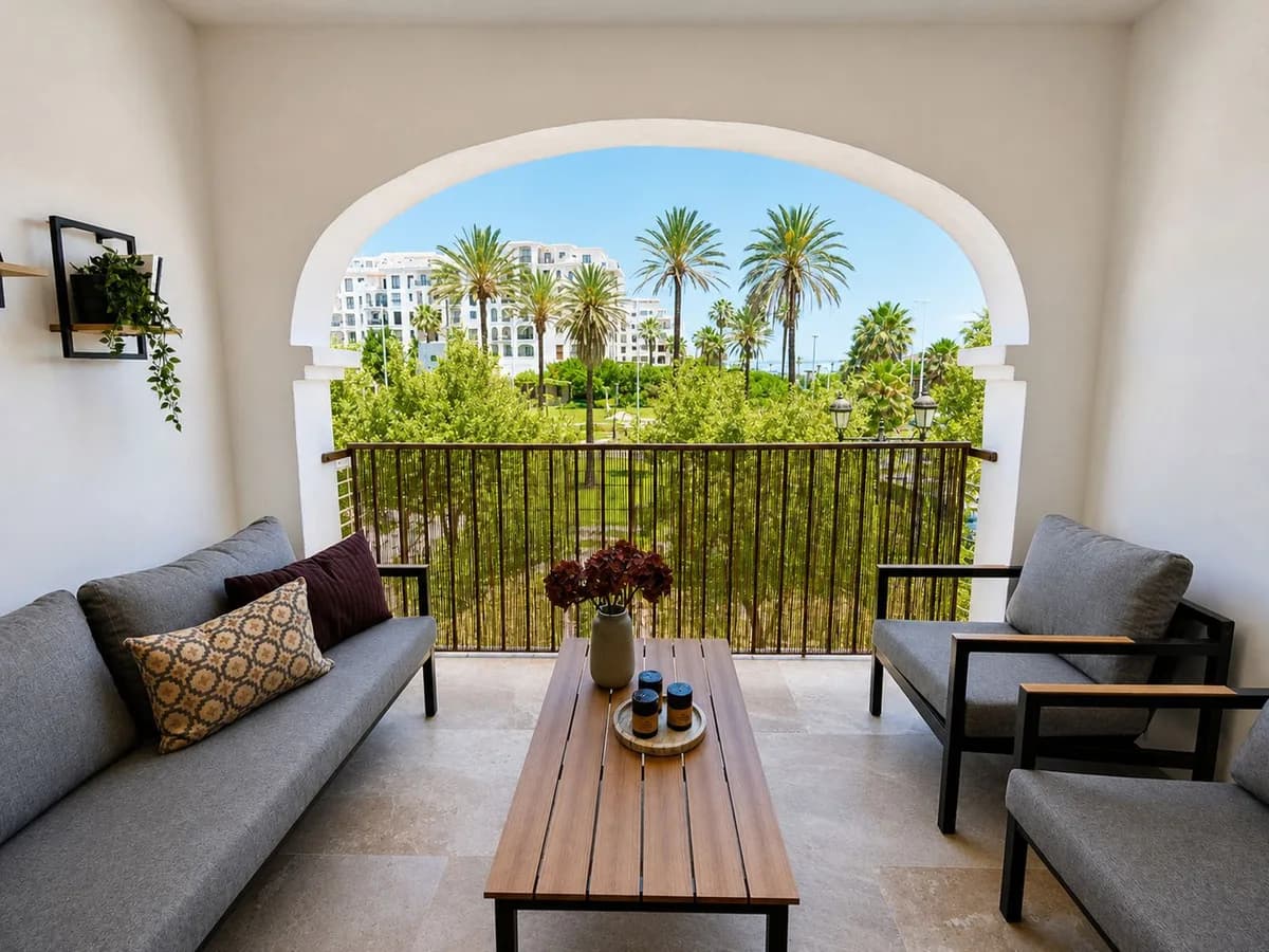 2 Bedroom Middle Floor Apartment for Sale in La Duquesa, Málaga