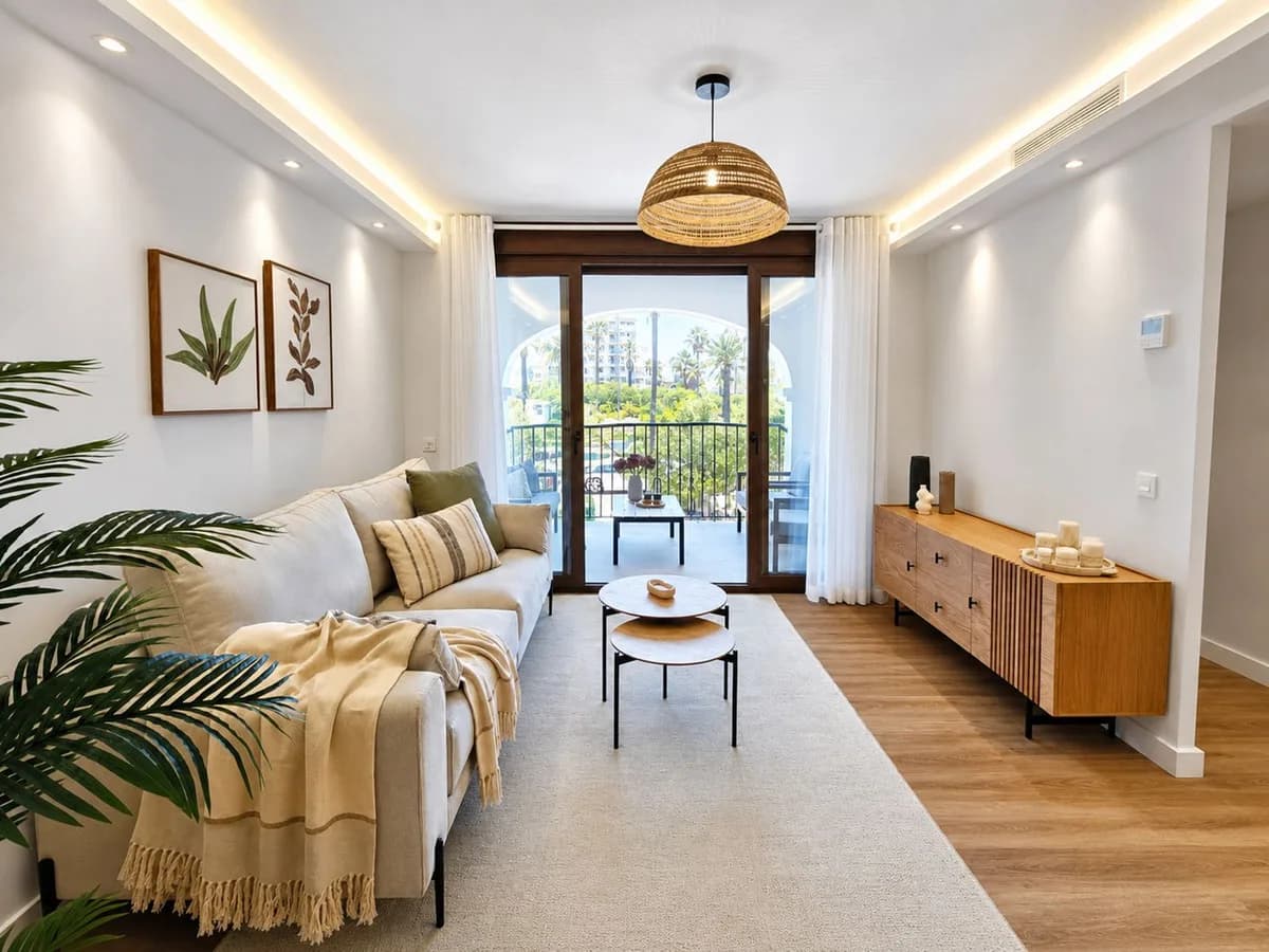 2 Bedroom Middle Floor Apartment for Sale in La Duquesa, Málaga - Image 4
