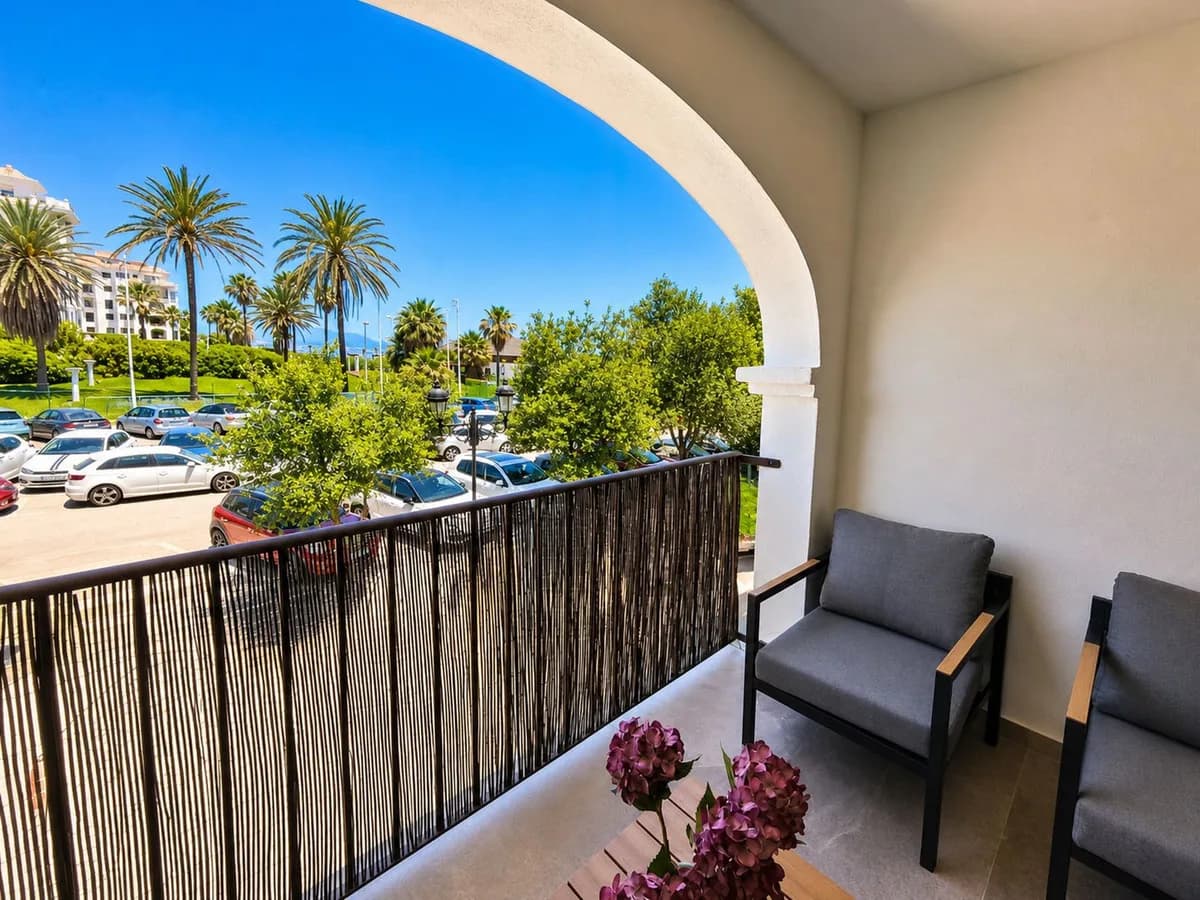 2 Bedroom Middle Floor Apartment for Sale in La Duquesa, Málaga - Image 9