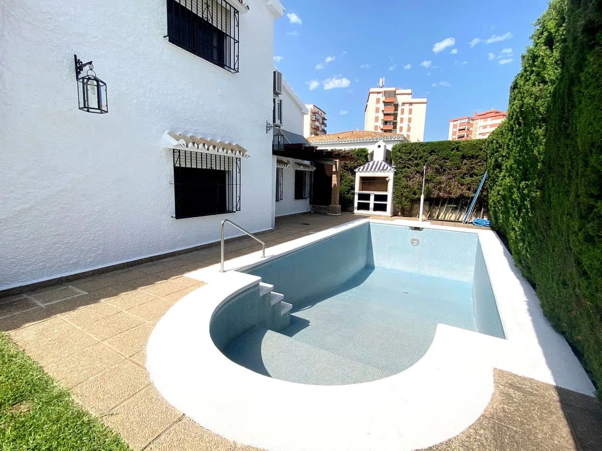 3 Bedroom Detached Villa for Sale in Fuengirola, Málaga - Image 7