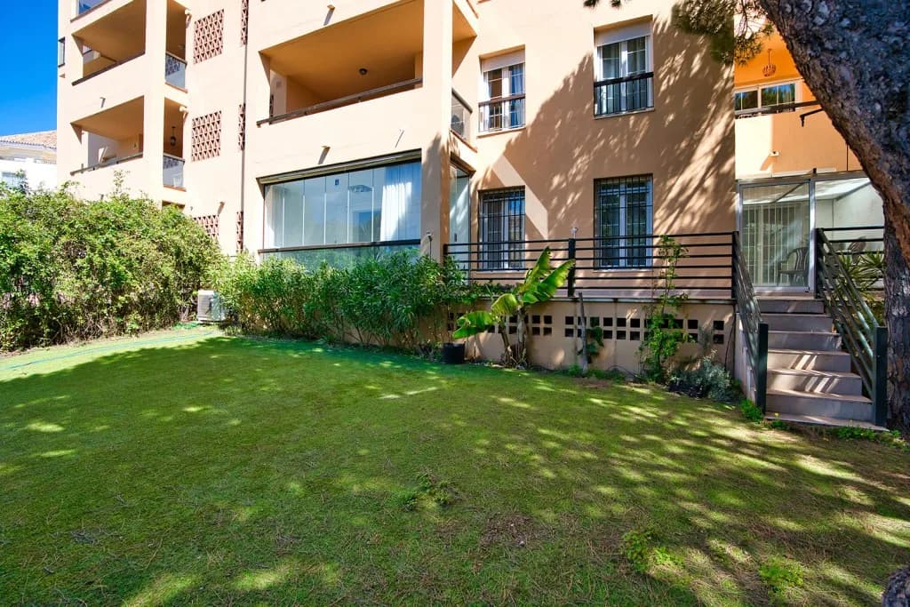 3 Bedroom Ground Floor Apartment for Sale in Marbella, Málaga - Image 2