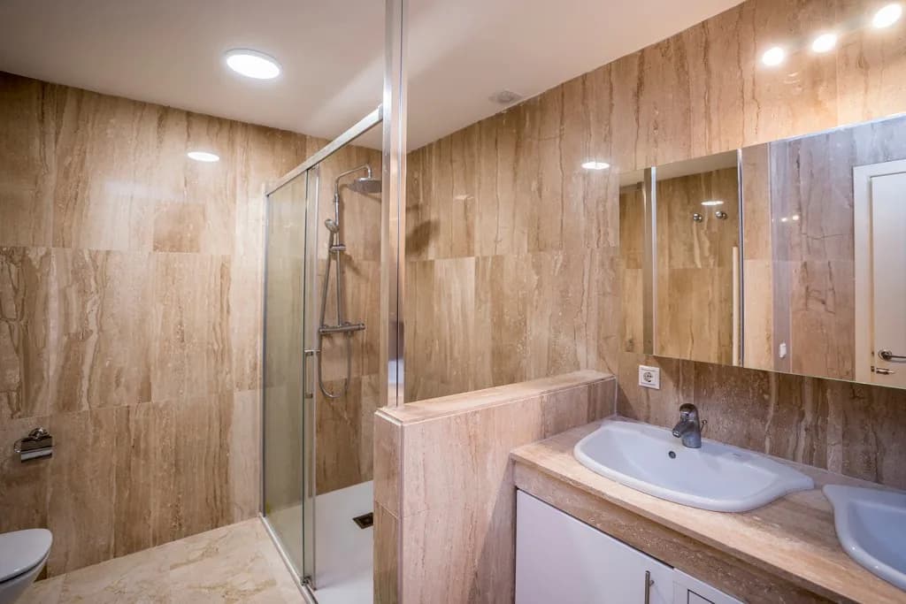 3 Bedroom Ground Floor Apartment for Sale in Marbella, Málaga - Image 8