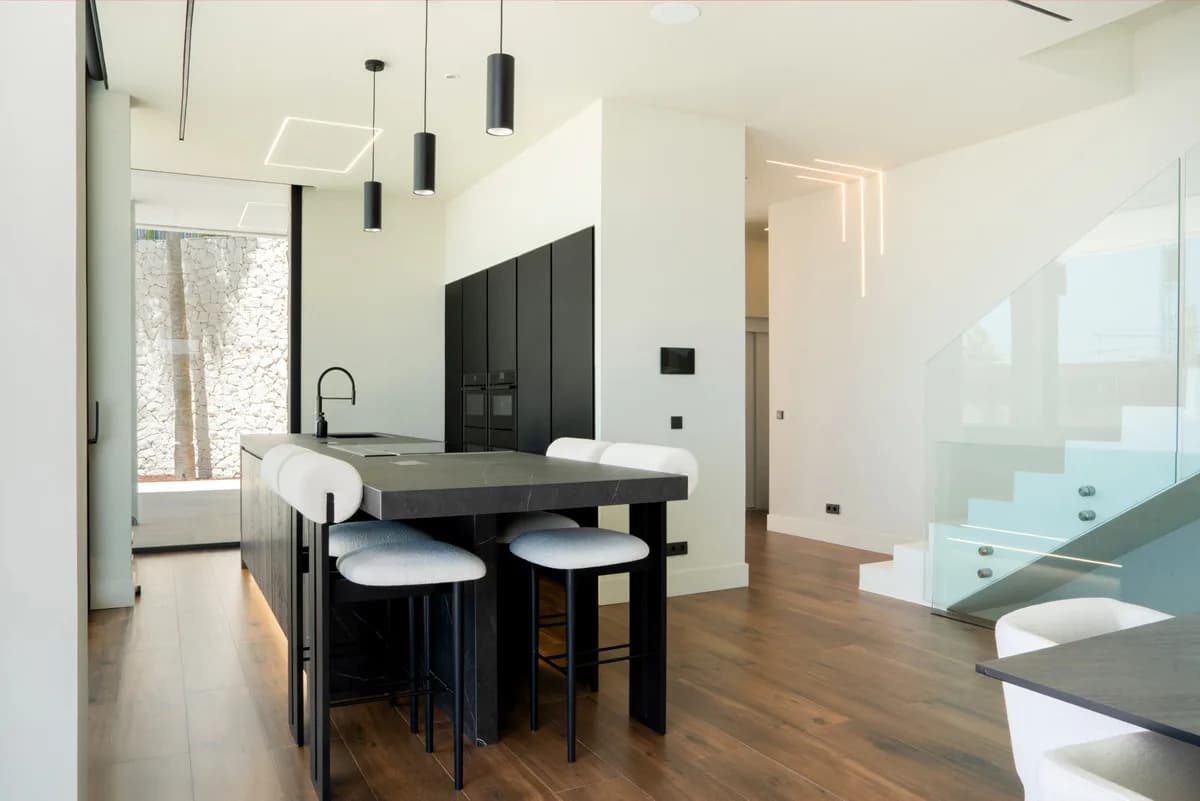 4 Bedroom Detached Villa for Sale in Benahavís, Málaga - Image 4