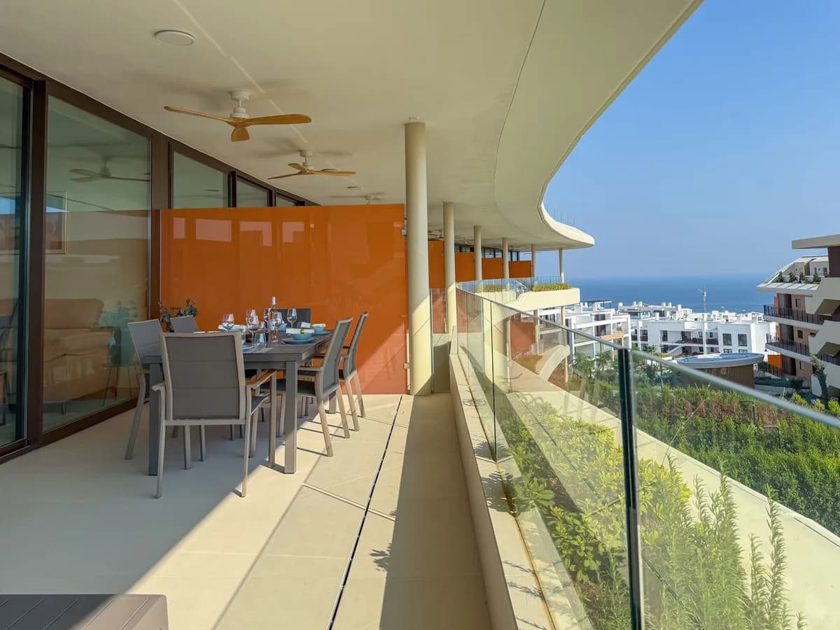 2 Bedroom Top Floor Apartment for Sale in Fuengirola, Málaga - Image 4