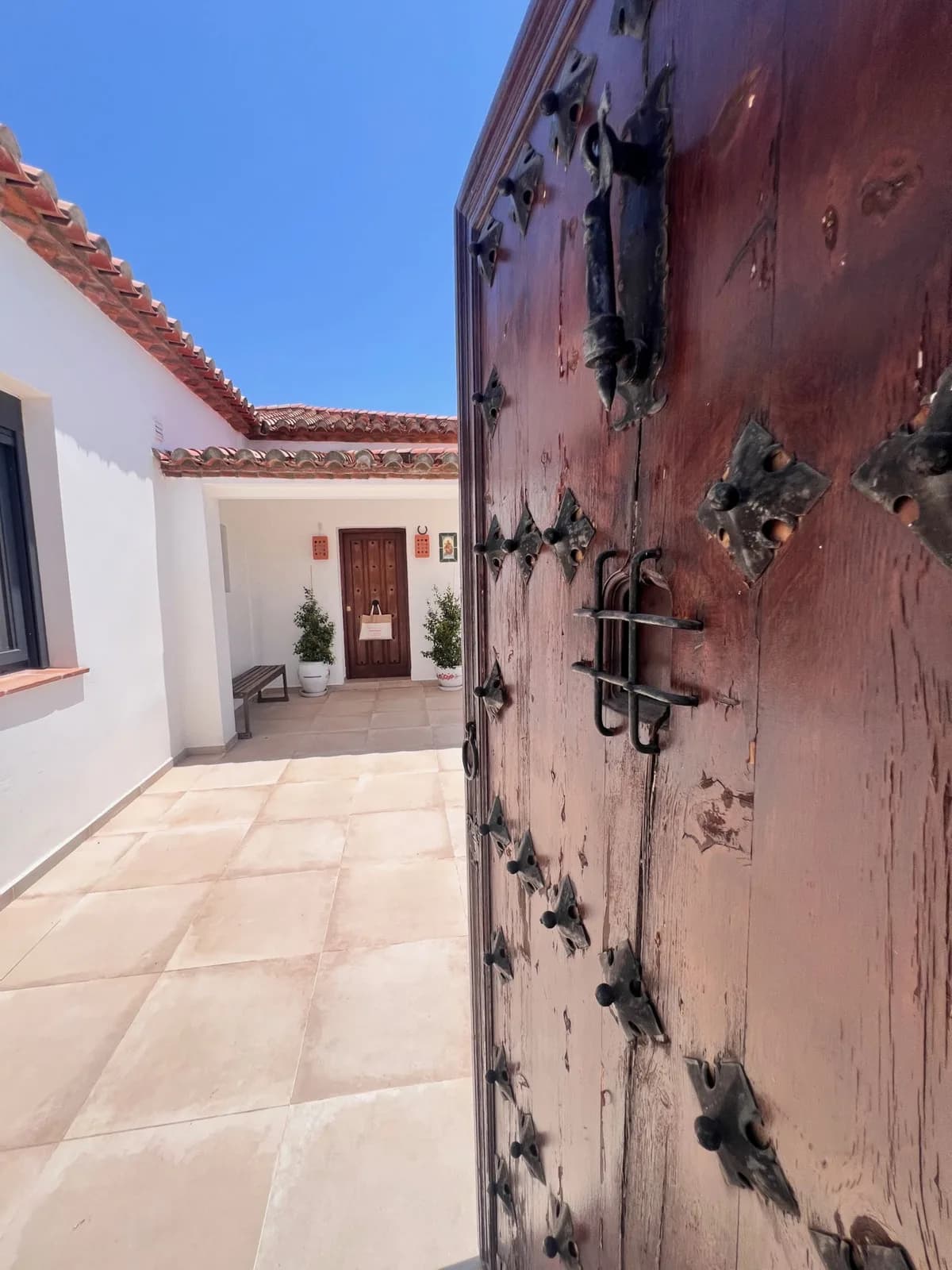 3 Bedroom Detached Villa for Sale in New Golden Mile, Málaga - Image 2