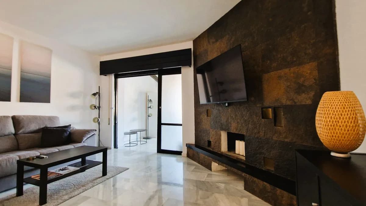 2 Bedroom Top Floor Apartment for Sale in Puerto Banús, Málaga - Image 4