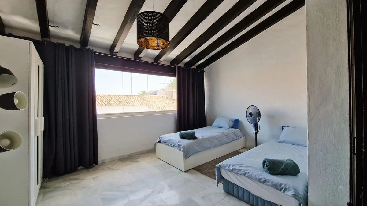 2 Bedroom Top Floor Apartment for Sale in Puerto Banús, Málaga - Image 9