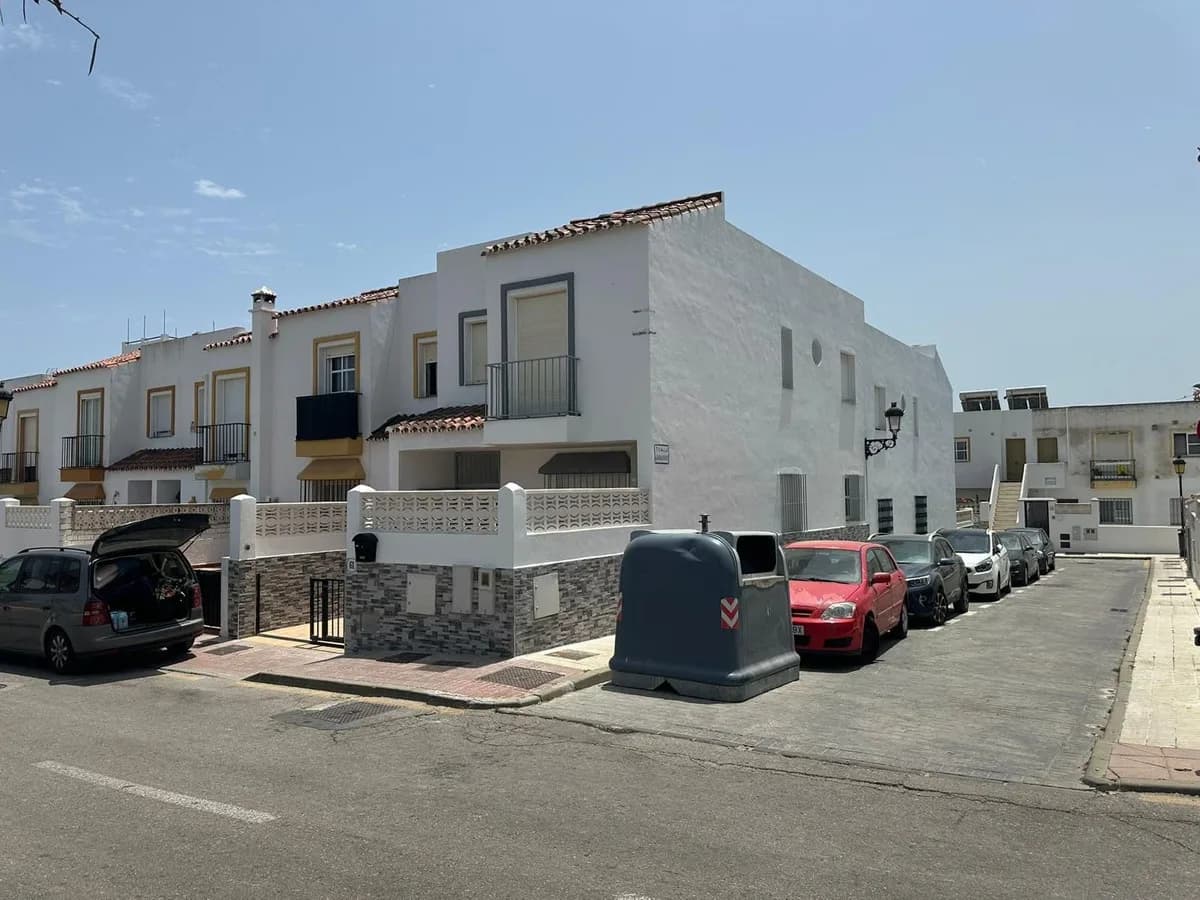 4 Bedroom Townhouse for Sale in Manilva, Málaga - Image 2