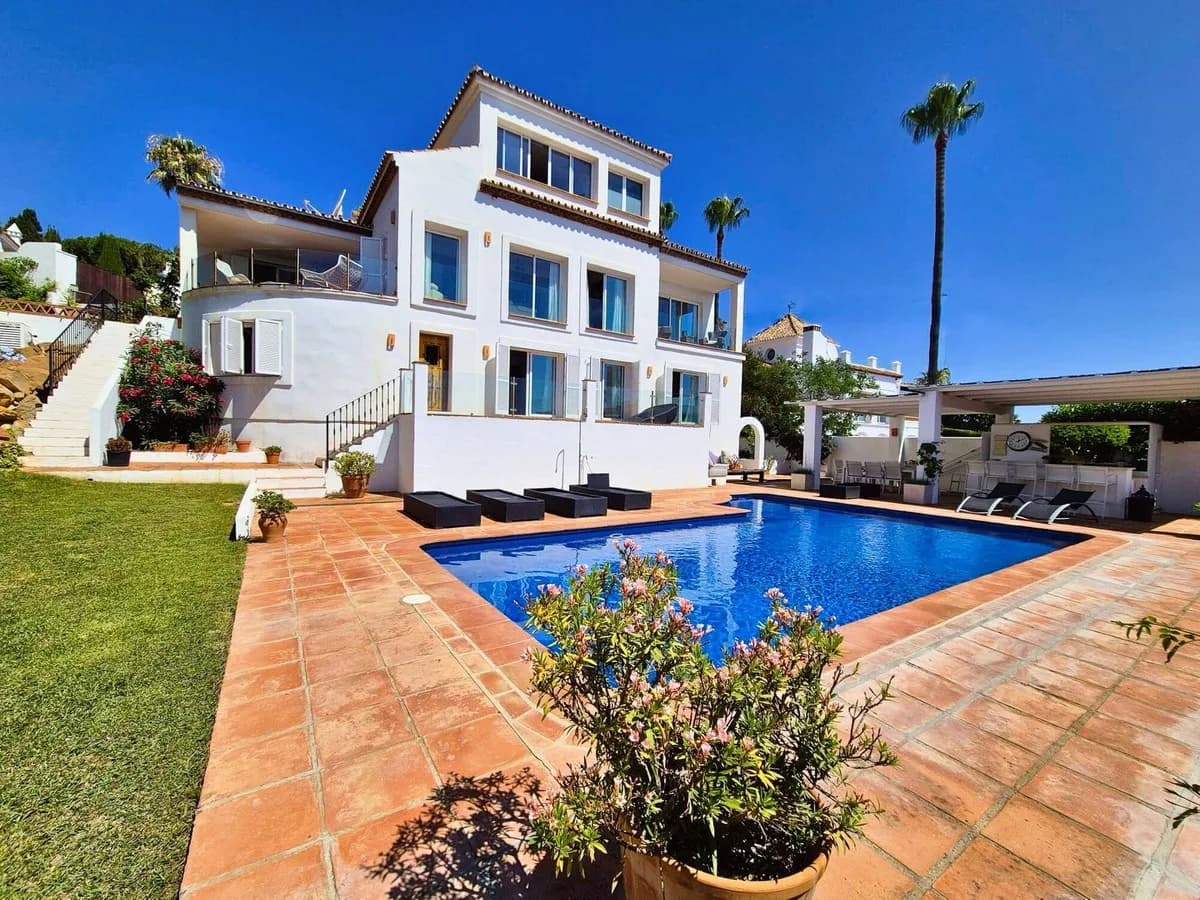 5 Bedroom Detached Villa for Sale in Manilva, Málaga - Image 6