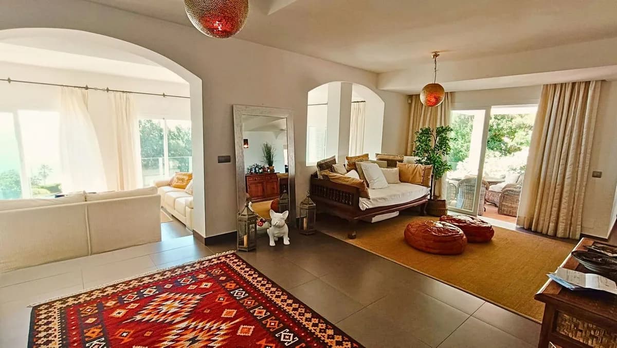 5 Bedroom Detached Villa for Sale in Manilva, Málaga - Image 7