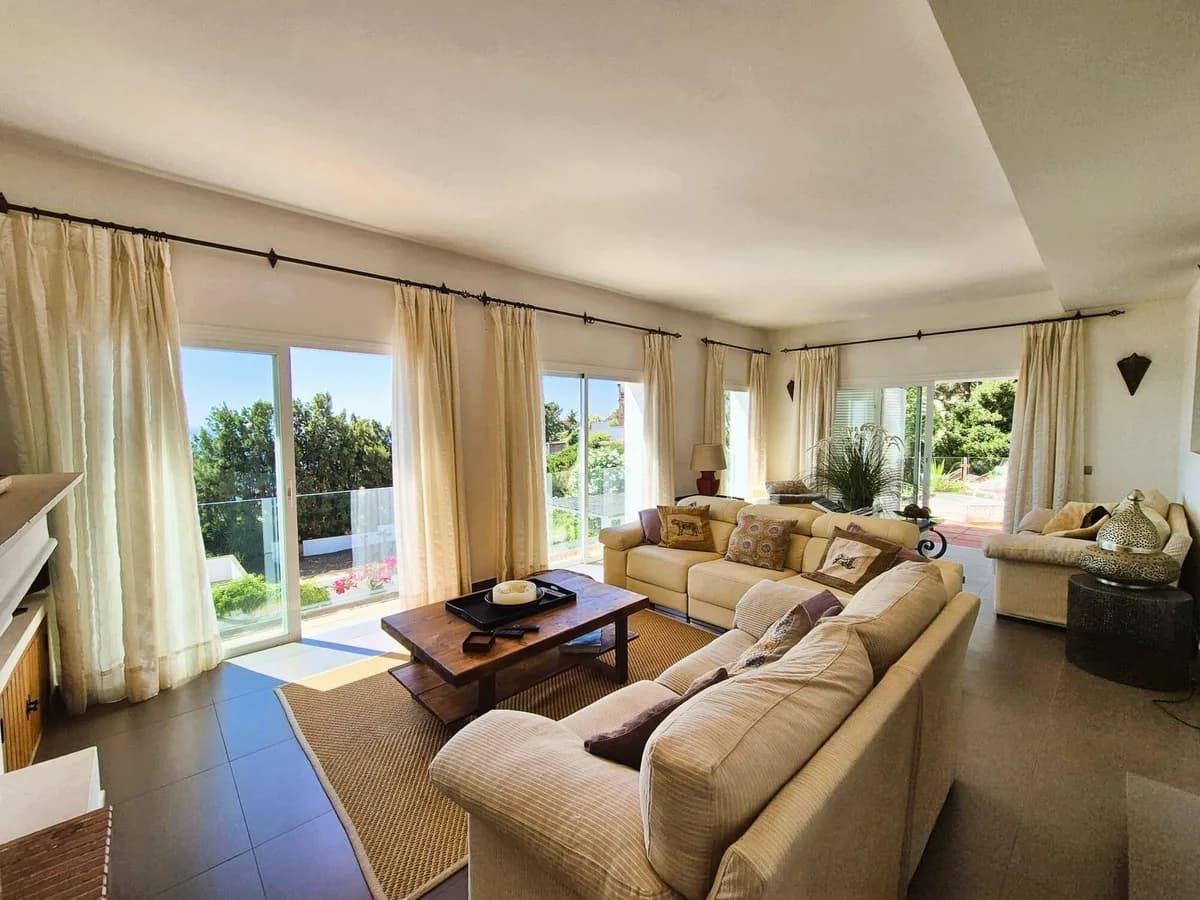 5 Bedroom Detached Villa for Sale in Manilva, Málaga - Image 8