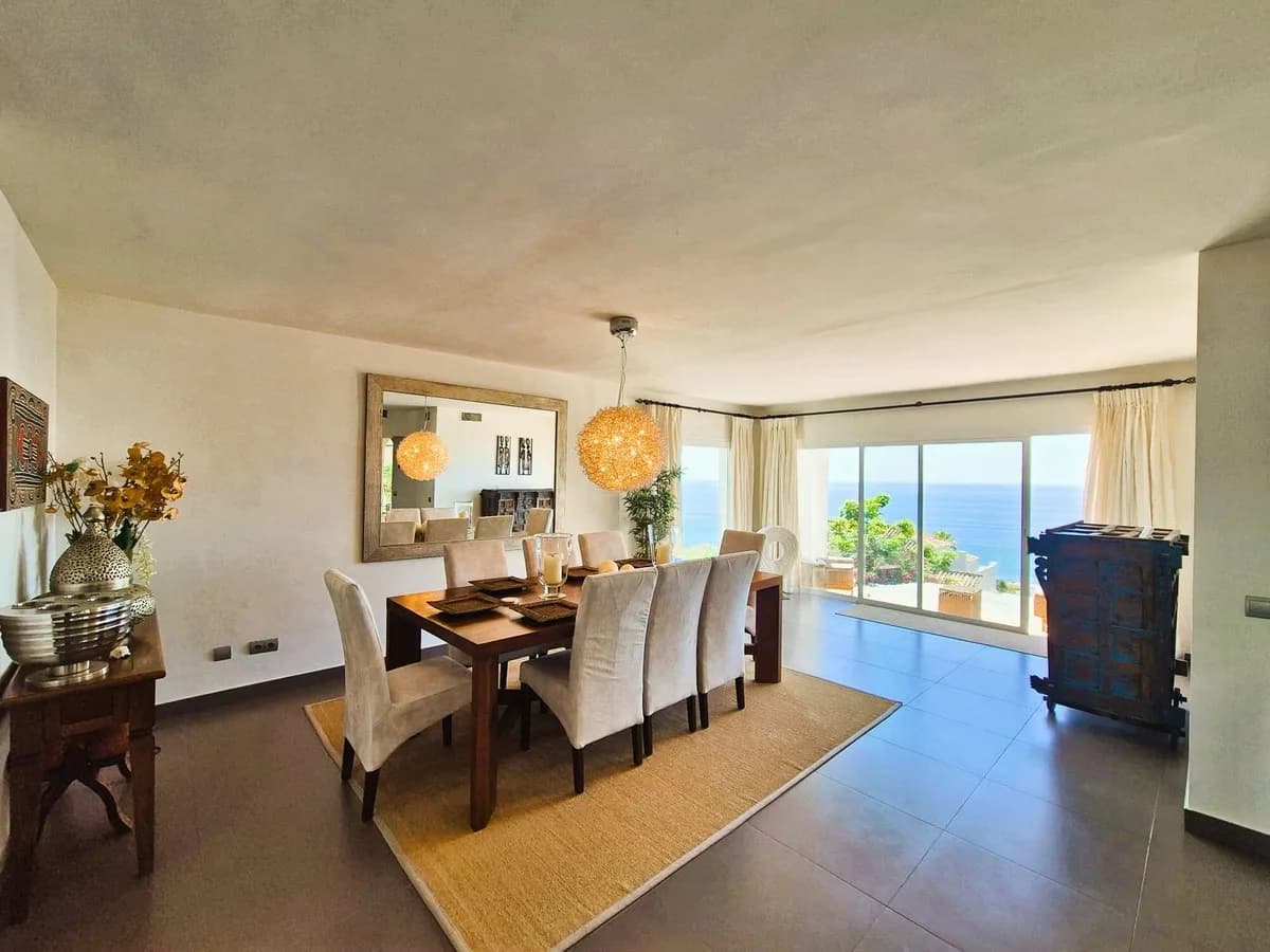5 Bedroom Detached Villa for Sale in Manilva, Málaga - Image 9