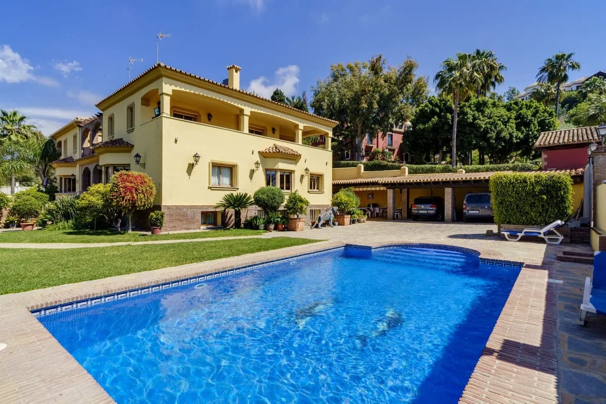 5 Bedroom Detached Villa for Sale in La Quinta, Málaga