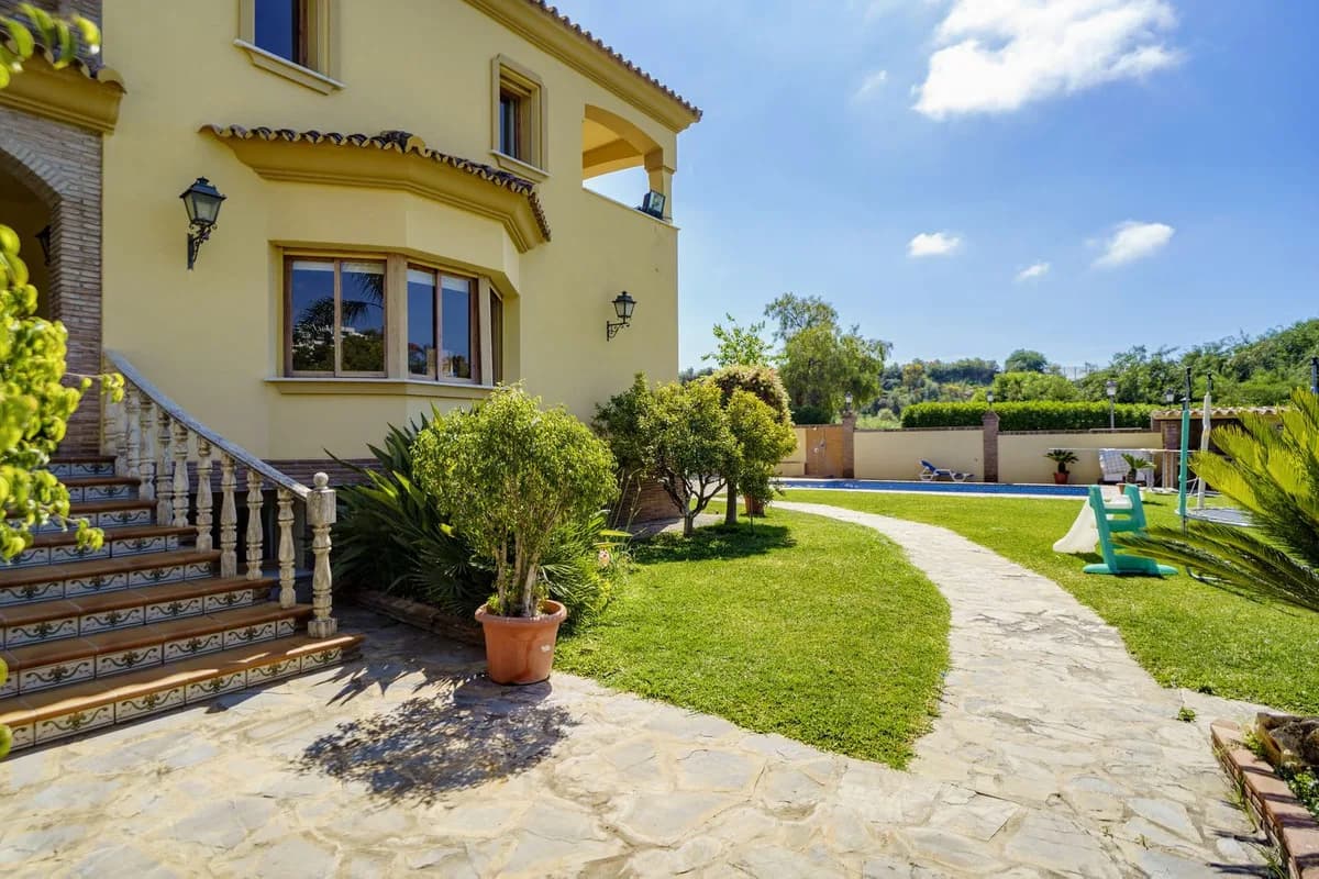5 Bedroom Detached Villa for Sale in La Quinta, Málaga - Image 4