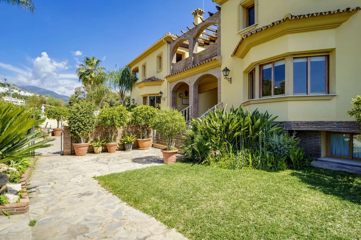 5 Bedroom Detached Villa for Sale in La Quinta, Málaga - Image 5