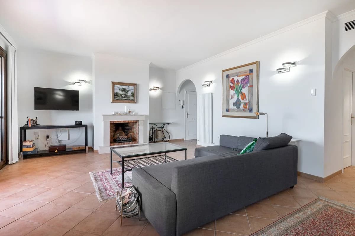 3 Bedroom Middle Floor Apartment for Sale in La Mairena, Málaga - Image 4