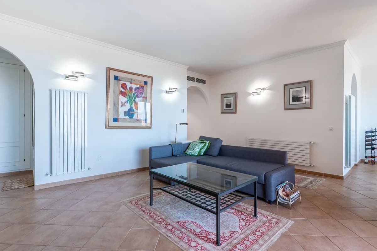 3 Bedroom Middle Floor Apartment for Sale in La Mairena, Málaga - Image 5