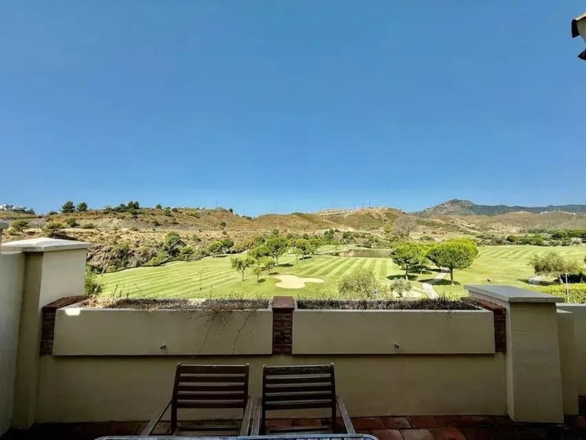 3 Bedroom Middle Floor Apartment for Sale in Benahavís, Málaga - Image 6