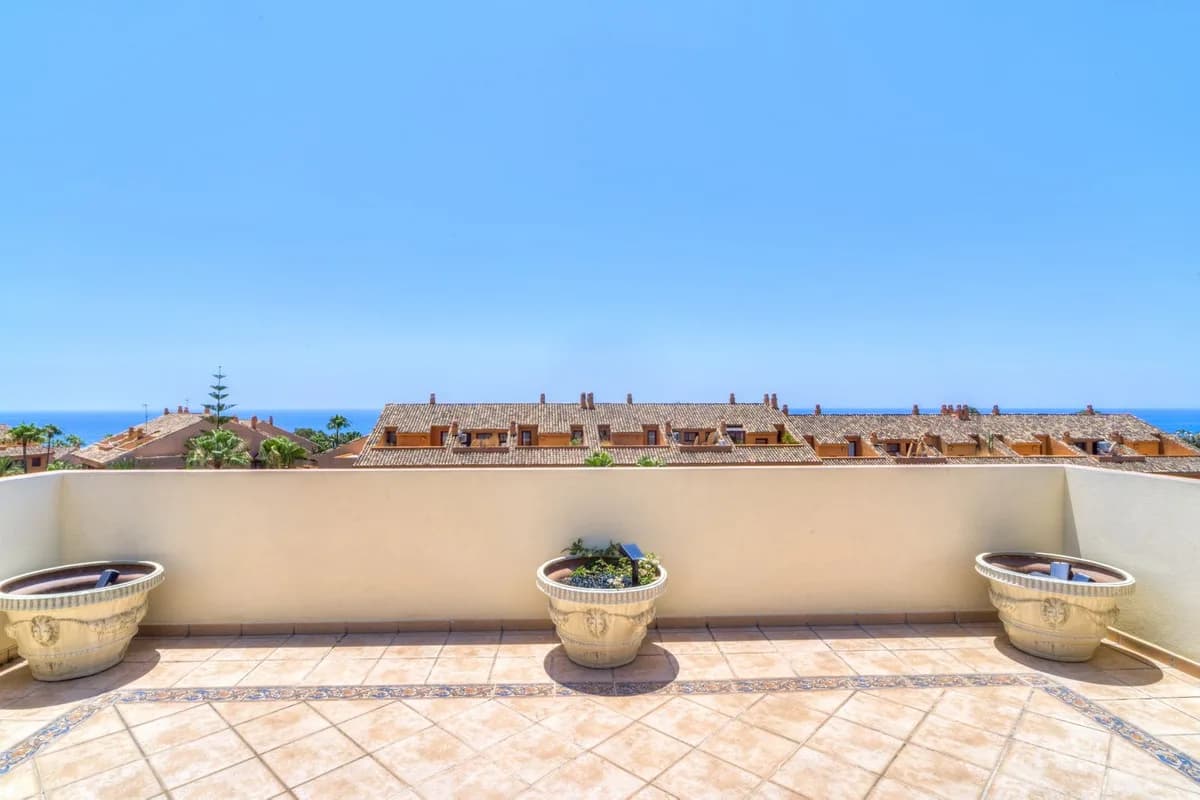 3 Bedroom Penthouse Duplex for Sale in Bahía de Marbella, Málaga - Image 4