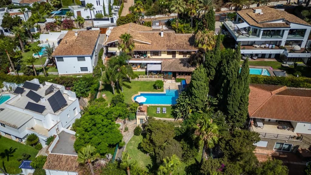 6 Bedroom Detached Villa for Sale in Marbesa, Málaga - Image 3
