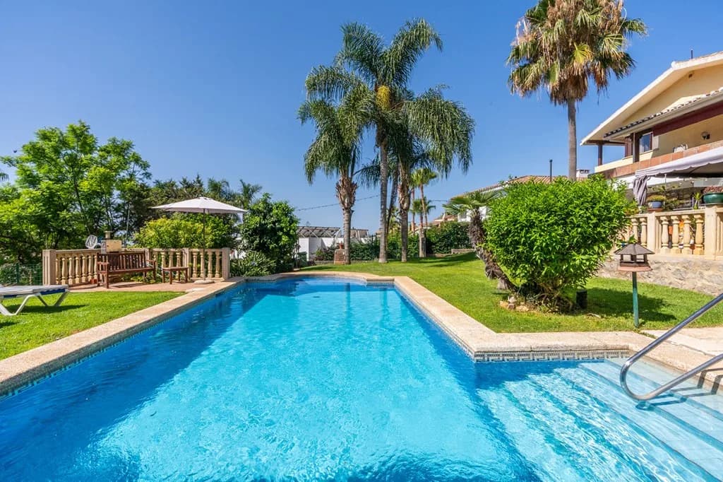 6 Bedroom Detached Villa for Sale in Marbesa, Málaga - Image 6