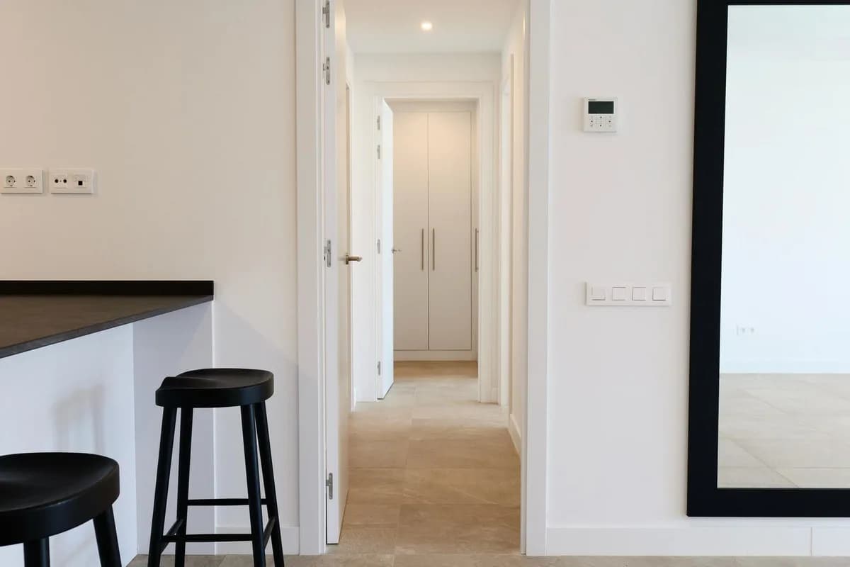 2 Bedroom Middle Floor Apartment for Sale in Estepona, Málaga - Image 7