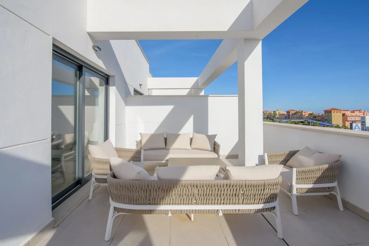 3 Bedroom Penthouse for Sale in Estepona, Málaga - Image 7