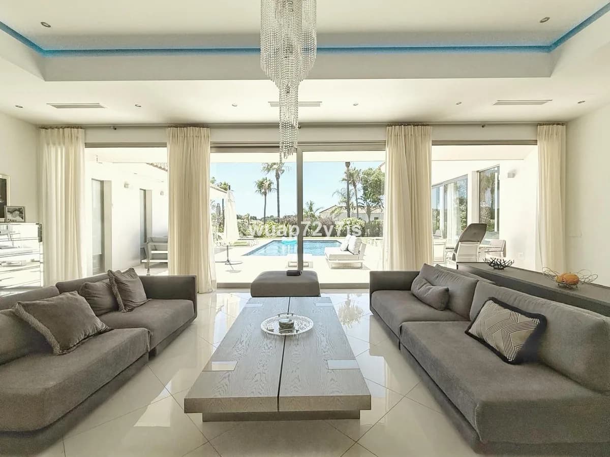 5 Bedroom Detached Villa for Sale in Sotogrande, Cádiz - Image 3