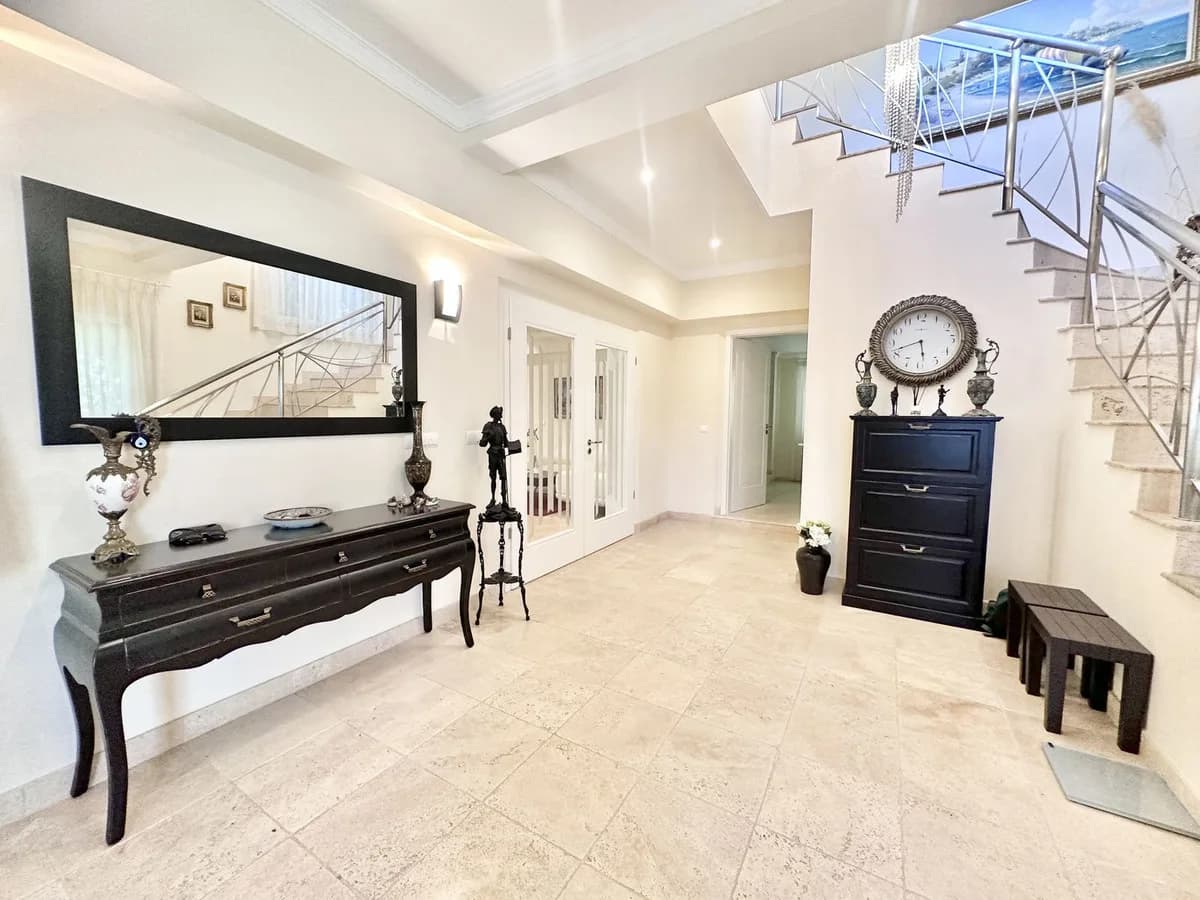 6 Bedroom Detached Villa for Sale in El Rosario, Málaga - Image 8