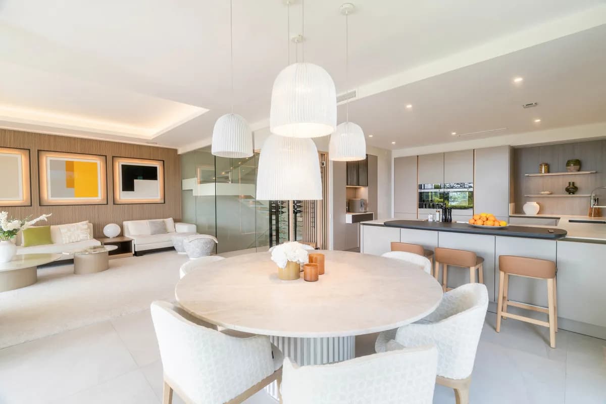 4 Bedroom Detached Villa for Sale in Nueva Andalucía, Málaga - Image 4
