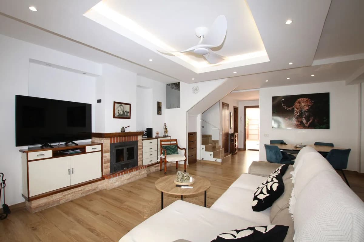 3 Bedroom Townhouse for Sale in Marbella, Málaga - Image 7
