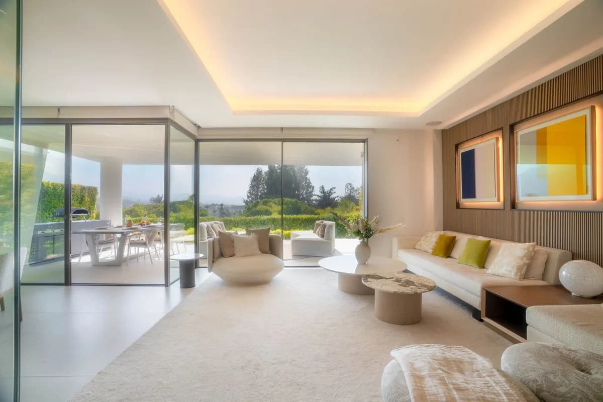 3 Bedroom Detached Villa for Sale in Nueva Andalucía, Málaga - Image 5