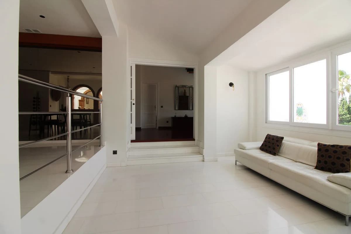 3 Bedroom Detached Villa for Sale in Benalmadena, Málaga - Image 5