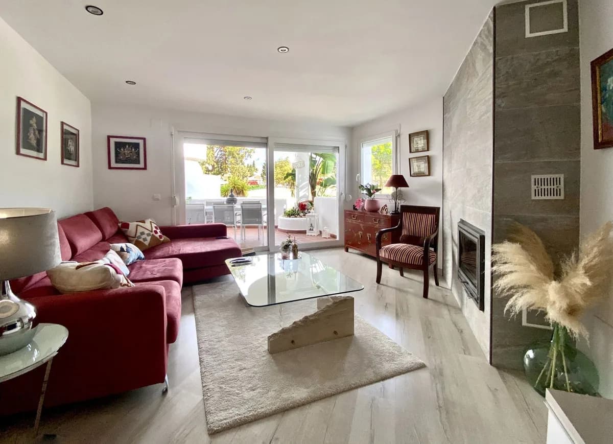 2 Bedroom Middle Floor Apartment for Sale in Mijas Golf, Málaga - Image 5