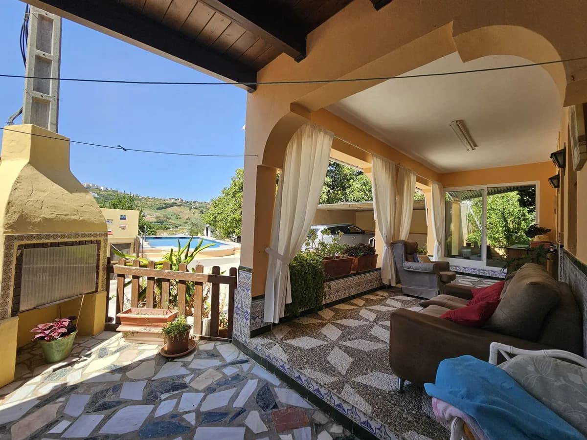 2 Bedroom Detached Villa for Sale in Casares, Málaga - Image 2