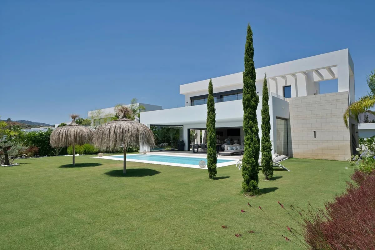 4 Bedroom Detached Villa for Sale in La Cala Golf, Málaga - Image 4