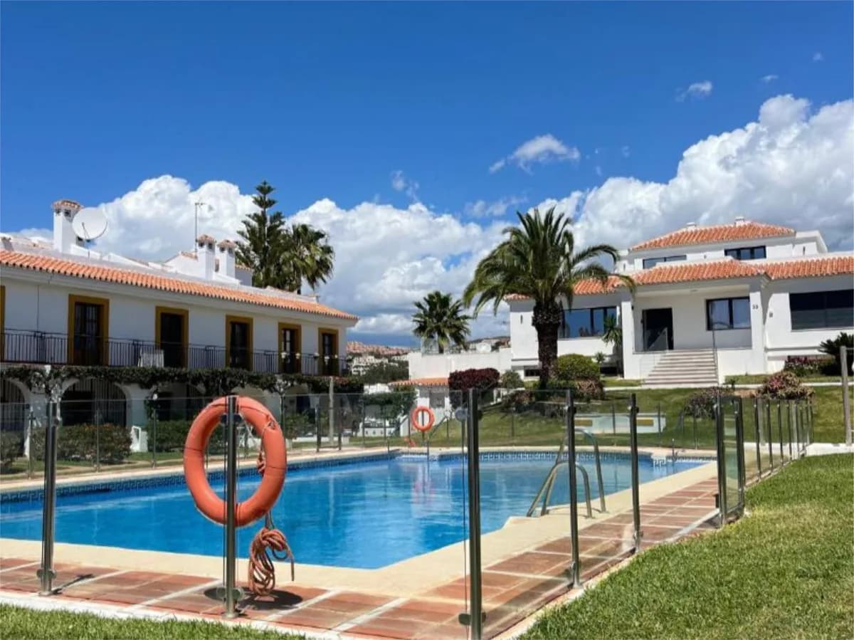 4 Bedroom Townhouse for Sale in Calahonda, Málaga - Image 2