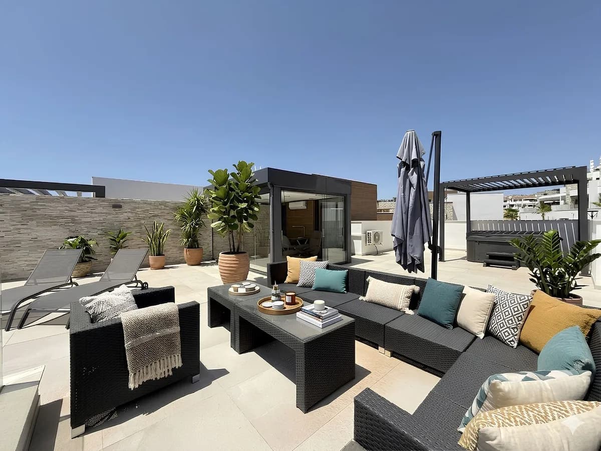 3 Bedroom Penthouse for Sale in Cabopino, Málaga - Image 2