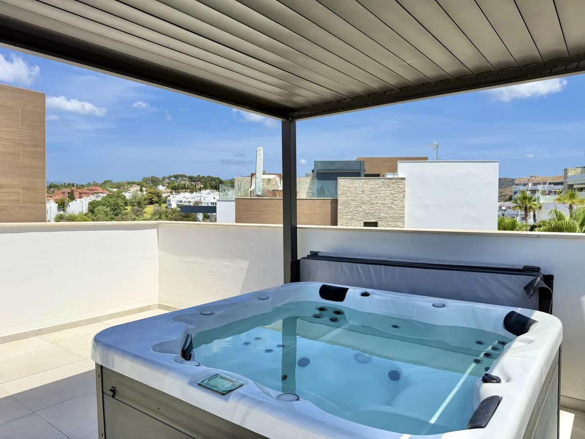 3 Bedroom Penthouse for Sale in Cabopino, Málaga - Image 5