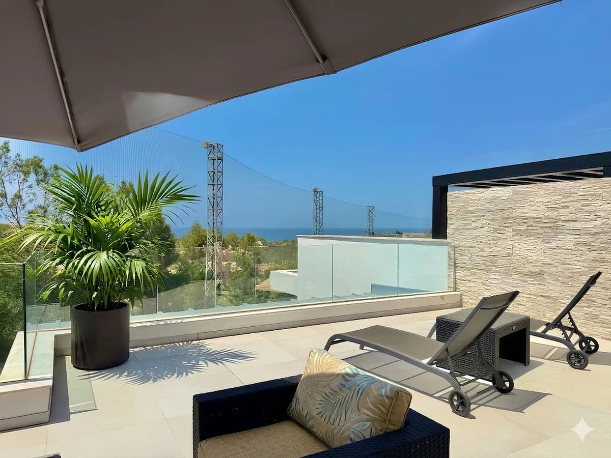 3 Bedroom Penthouse for Sale in Cabopino, Málaga - Image 7