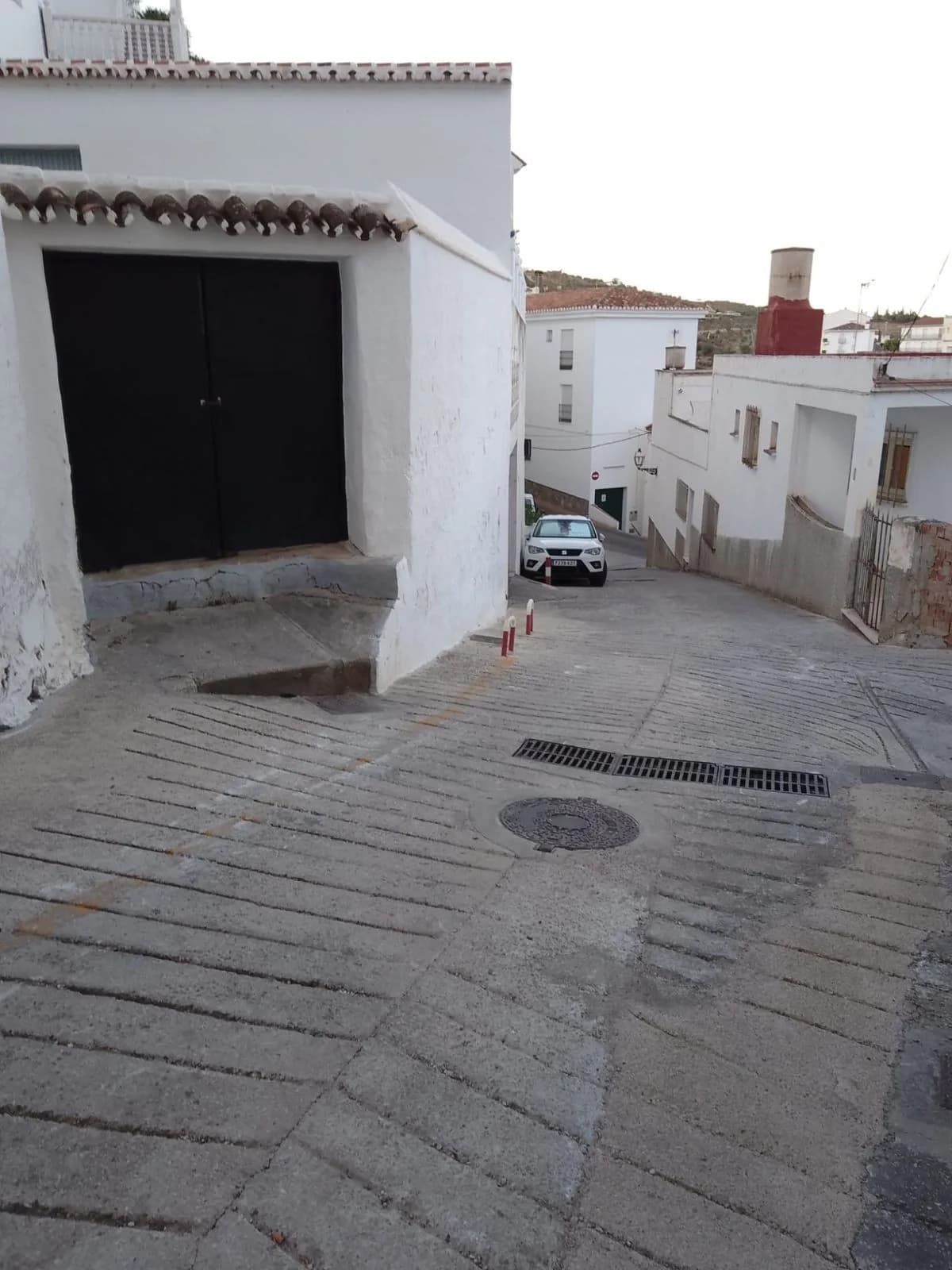5 Bedroom Townhouse for Sale in Tolox, Málaga - Image 2