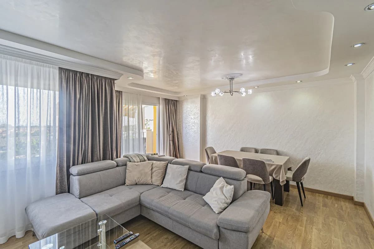 2 Bedroom Top Floor Apartment for Sale in Diana Park, Málaga - Image 3